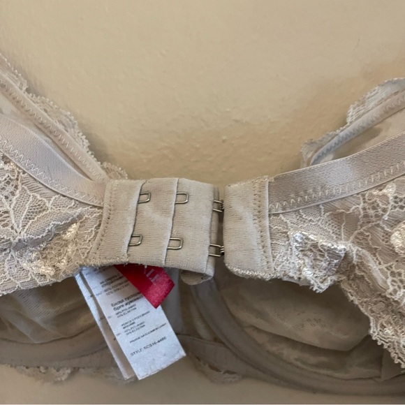 4/$10🎄Scandal Paris Lace Underwire Bra - Silver 32D - Picture 7 of 9